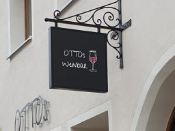 Ferienwohnung über Weinbar